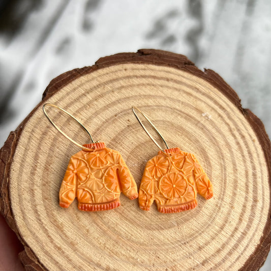 Sweater med orange motiv