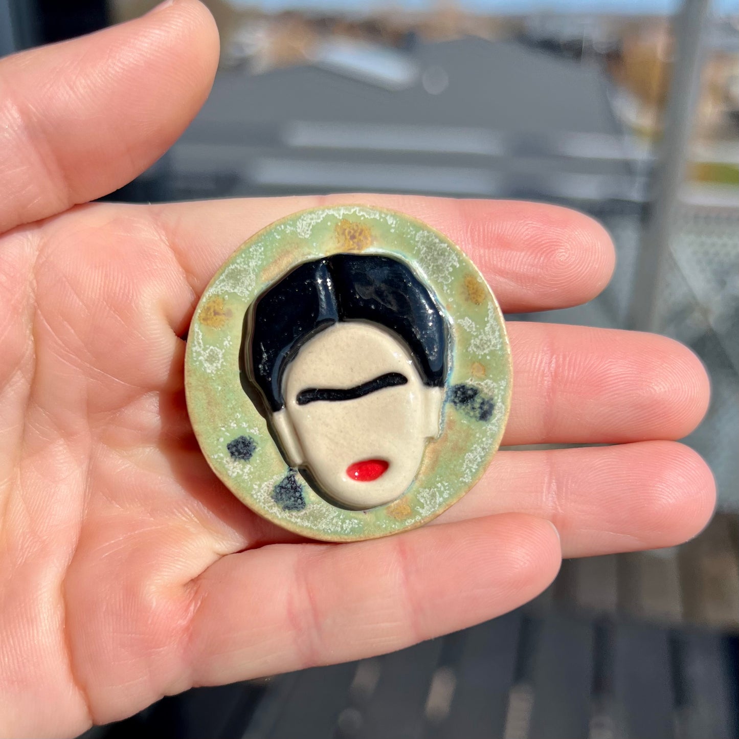 Frida keramikmagnet