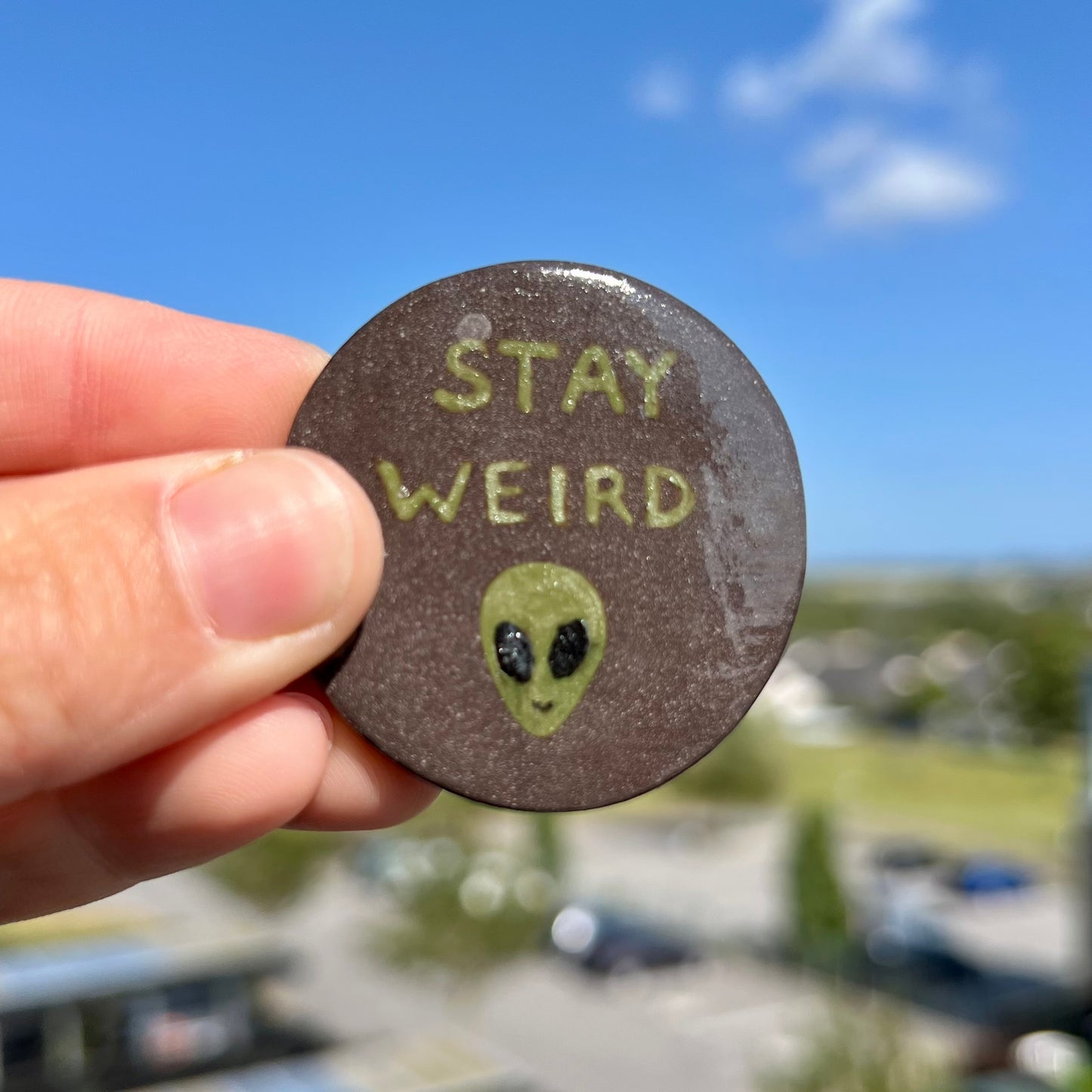 Stay weird keramikmagnet