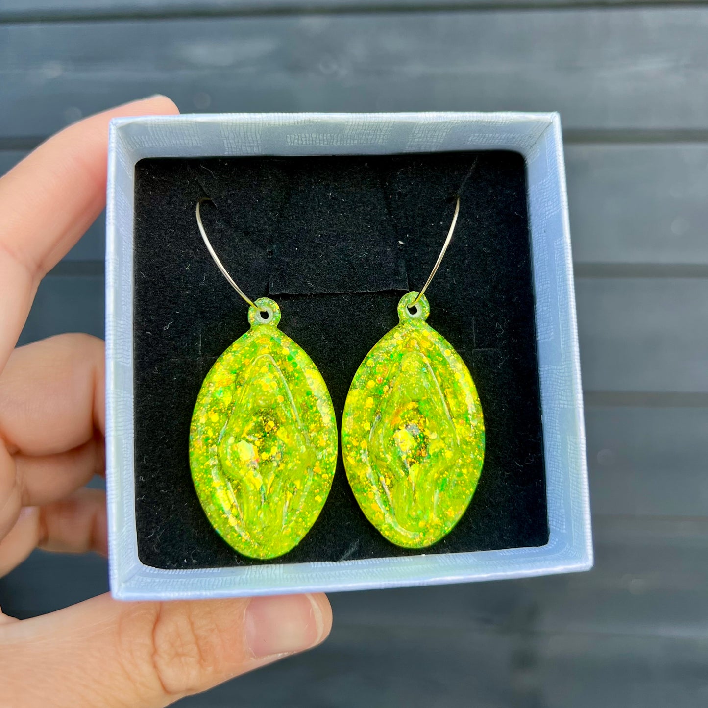 Viva la Vulva øreringe i resin