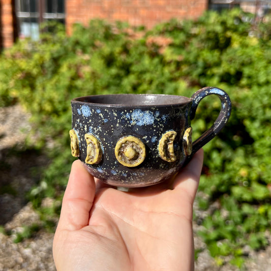 Keramikkop med månemotiv